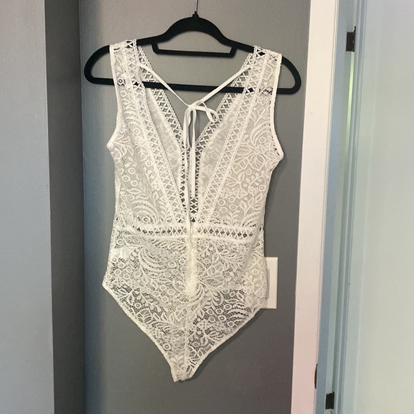 Beautiful white lace bodysuit. Never worn, zipper in back with white tie. - Picture 2 of 2